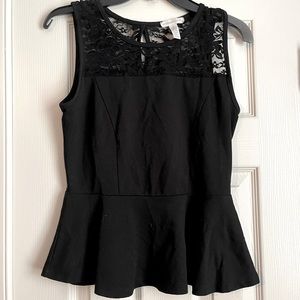 Used like new lace dressy shirt! Size medium!